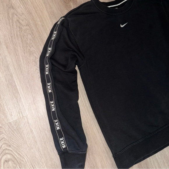Nike Black Crewneck - Picture 2 of 4